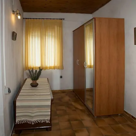 Διαμέρισμα Alavia Ii *